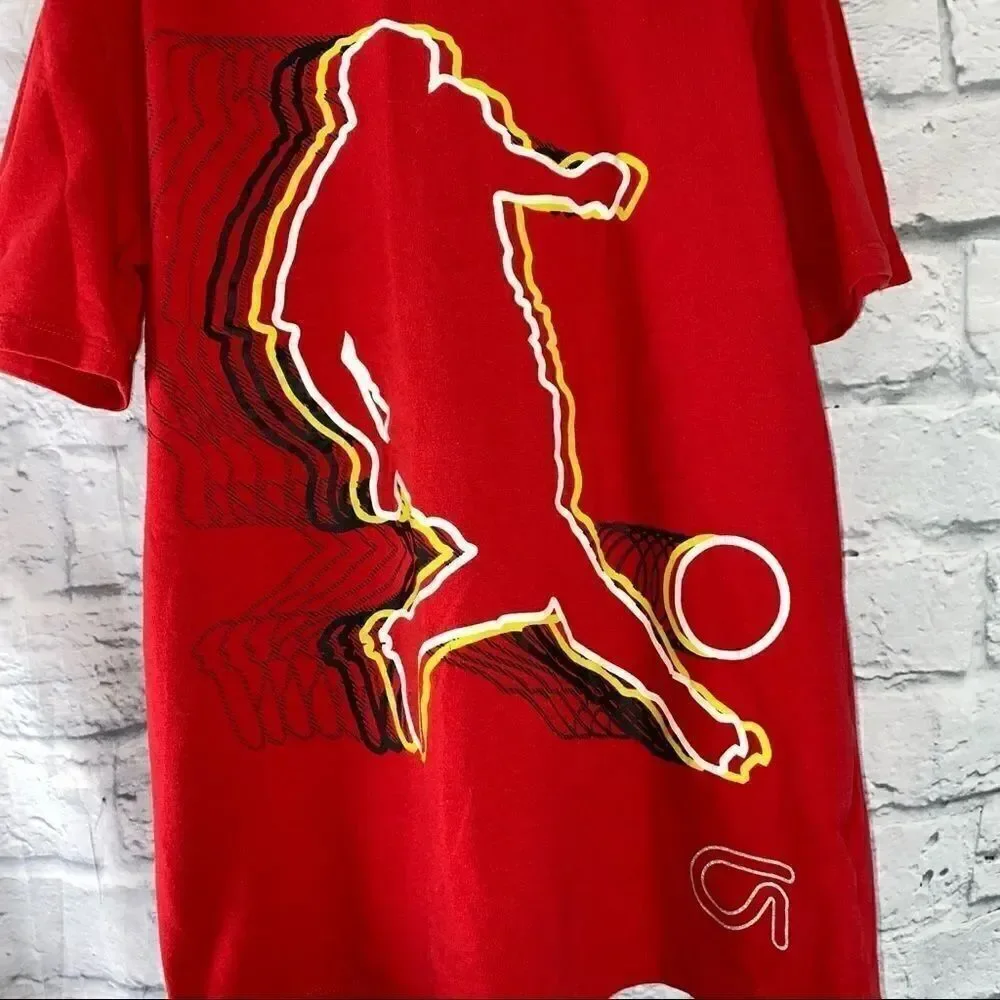 Gap fit dry top w/soccer player graphic print red boys size XXL fits like sz 10
